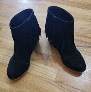 Black fringe boots